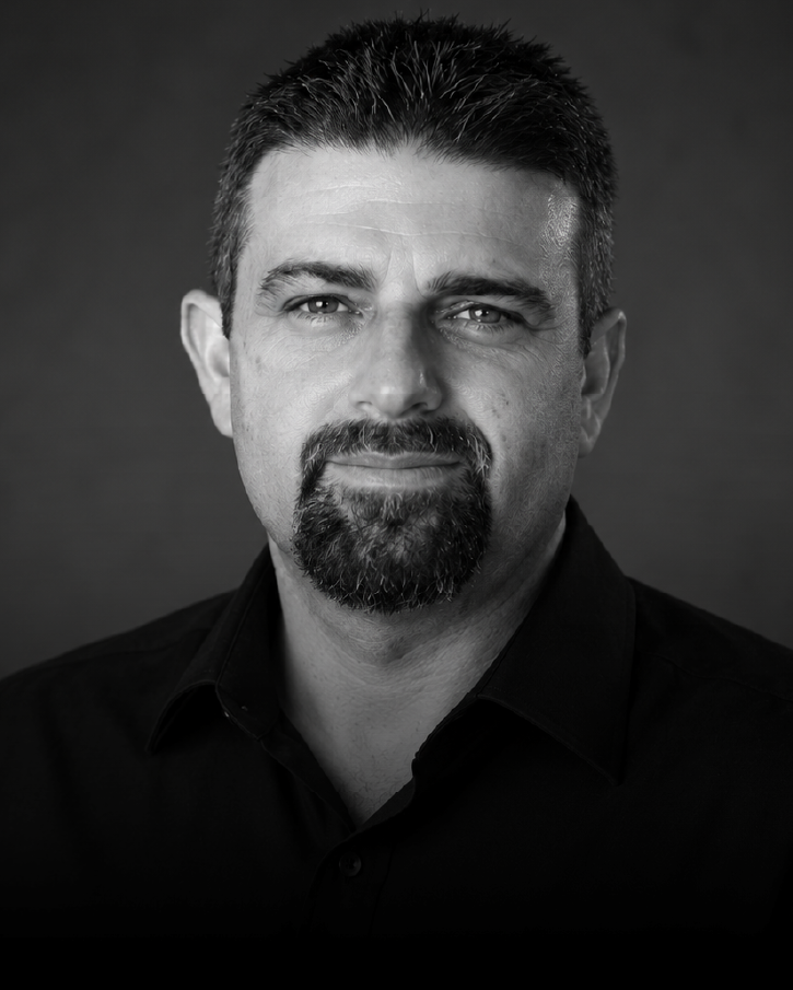 Retrato de James Windrow, VP of Marketing